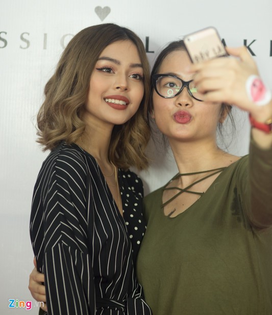 Fan xếp hàng từ 5h sáng để gặp Lily Maymac tại Sài Gòn - ảnh 12