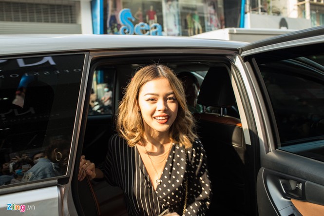 Fan xếp hàng từ 5h sáng để gặp Lily Maymac tại Sài Gòn - ảnh 3