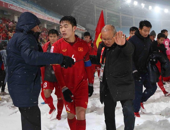 Showbiz 28/1: Hoa hậu H’Hen Niê gửi ‘tâm thư’ cho U23 Việt Nam - ảnh 1
