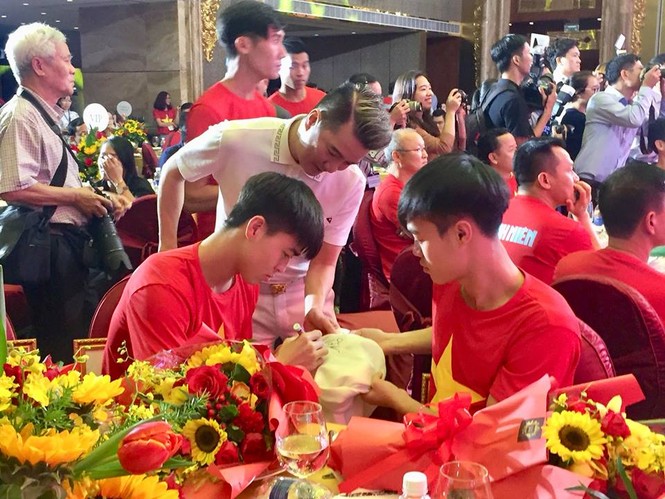 Đàm Vĩnh Hưng và U23 Việt Nam