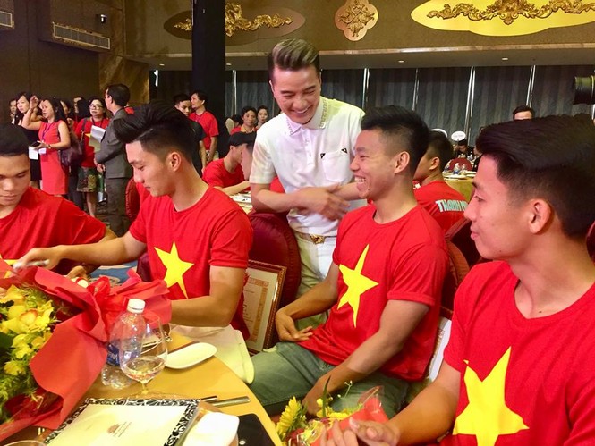 Đàm Vĩnh Hưng và U23 Việt Nam