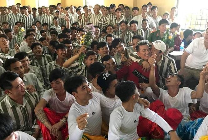 Showbiz 14/2: Sao Việt đau buồn tới viếng diễn viên Nguyễn Hậu - ảnh 1