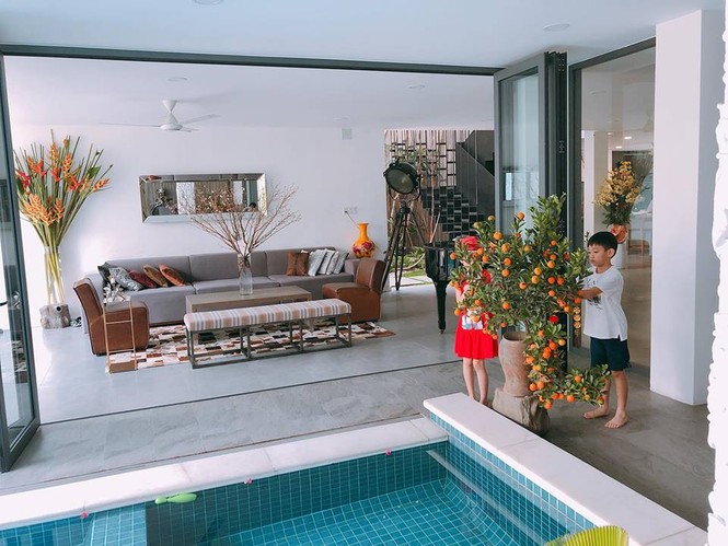 Cận cảnh biệt thự triệu đô của Hồ Ngọc Hà chiều 30 Tết - ảnh 1