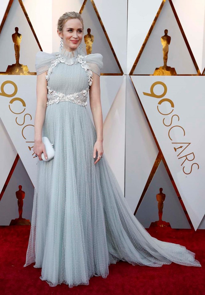 Vì sao diễn viên gợi cảm gốc Việt được chú ý trên thảm đỏ Oscar? - ảnh 7