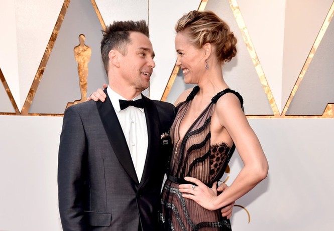 Các cặp đôi trao nụ hôn ‘thiêu cháy’ thảm đỏ Oscar 2018 - ảnh 3