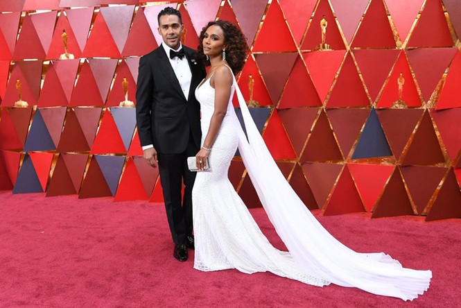 Các cặp đôi trao nụ hôn ‘thiêu cháy’ thảm đỏ Oscar 2018 - ảnh 11