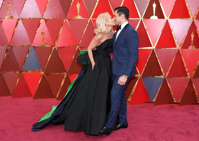 Các cặp đôi trao nụ hôn ‘thiêu cháy’ thảm đỏ Oscar 2018 - ảnh 2