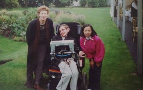 Con gái nuôi Việt Nam kể về những ngày bên Stephen Hawking - ảnh 1