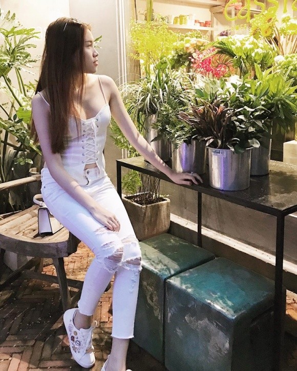 Nhan sắc nóng bỏng của MC có đôi chân dài nhất đài truyền hình - ảnh 8