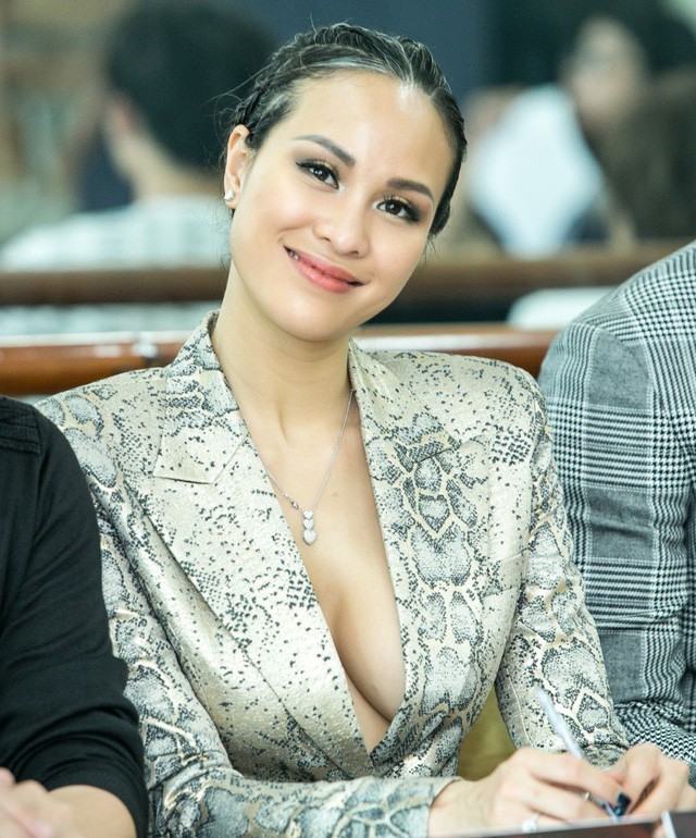 Siêu mẫu Phương Mai sexy hết cỡ khi ‘bỏ quên’ nội y tại sự kiện - ảnh 2