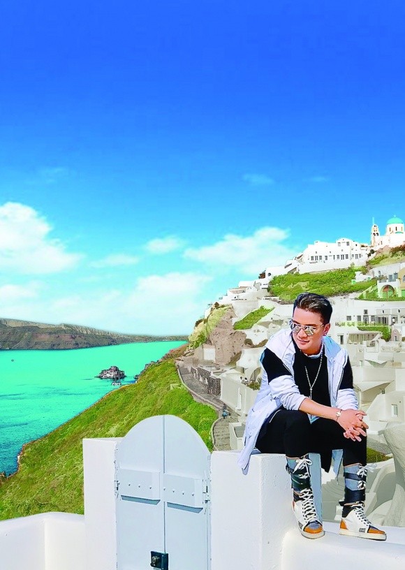Đàm Vĩnh Hưng sang chảnh như ông hoàng 'chốn thiên đường' Santorini - ảnh 2