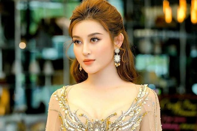 Showbiz 9/5: Huyền My bất ngờ làm biên tập viên của VTV - ảnh 4
