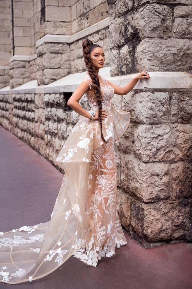 Lý Nhã Kỳ lại 'đốt cháy' thảm đỏ Cannes với đầm ren xuyên thấu - ảnh 6