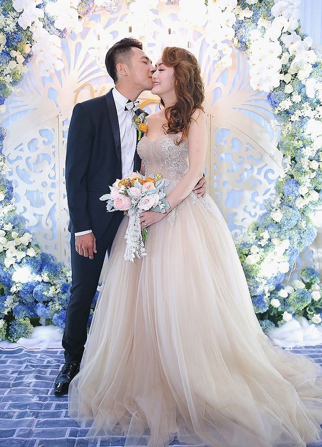 Showbiz 27/5: Hà Hồ đăng ảnh 'nhạy cảm' của Kim Lý gây xôn xao - ảnh 2