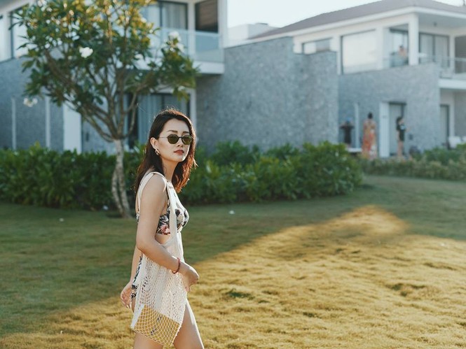 MC Quỳnh Chi diện bikini nóng bỏng khoe vòng eo 56 - ảnh 3