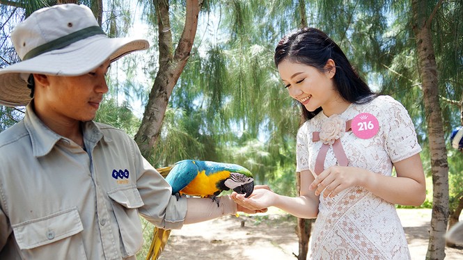 Người đẹp HHVN thử cảm giác mạnh với thú cưng 'khủng' - ảnh 9