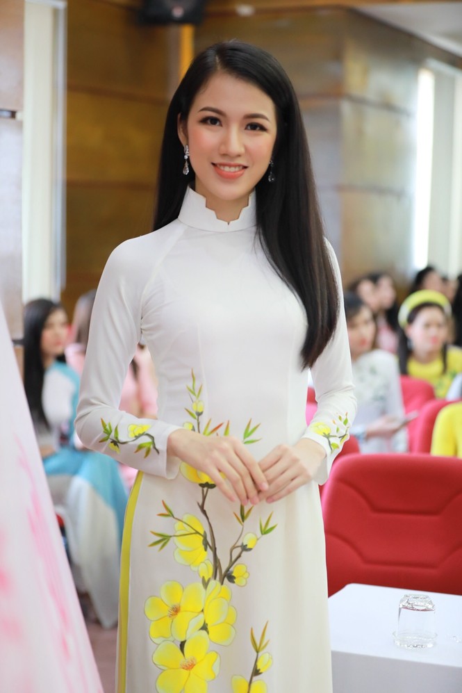 Tiết lộ về BTV của VTV dự thi Hoa hậu Việt Nam 2018 - ảnh 1