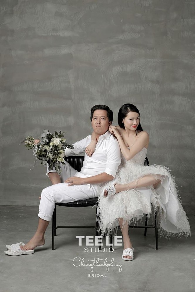 Showbiz 23/9: Siêu mẫu diện bikini khoe thân bên sư tử gây phẫn nộ - ảnh 2