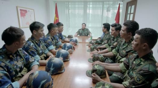 Những cảnh nào ở 'Hậu duệ mặt trời' khiến Bộ Quốc phòng yêu cầu sửa? - ảnh 2