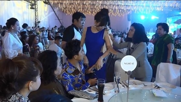 Showbiz 9/10: Khán giả dọa đốt nhà, đạo diễn ‘Quỳnh búp bê’ lên tiếng - ảnh 4