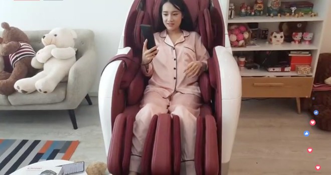 Lộ vòng 2 lớn lúc livestream, Nhã Phương nói gì? - ảnh 1