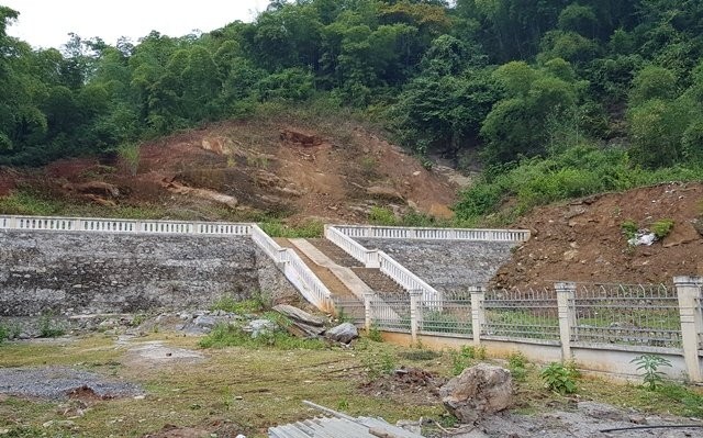 Ngôi trường suốt 3 năm thầy trò không có chỗ đi vệ sinh - ảnh 2