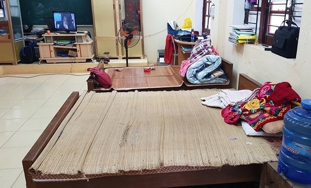 Ngôi trường suốt 3 năm thầy trò không có chỗ đi vệ sinh - ảnh 4