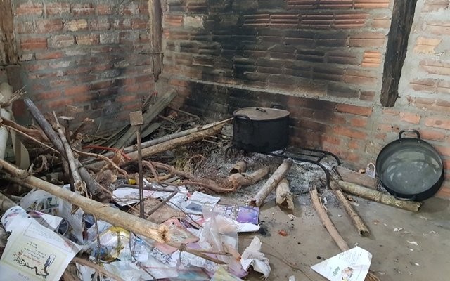 Ngôi trường suốt 3 năm thầy trò không có chỗ đi vệ sinh - ảnh 6