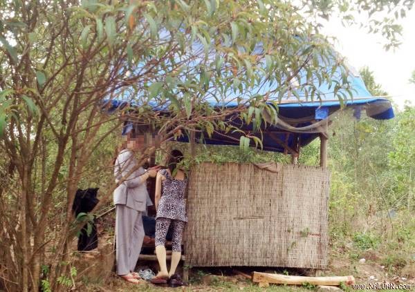 Chiêu câu khách rẻ tiền của tiếp viên cà phê võng ở miền Tây