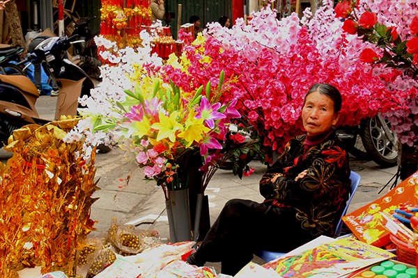 Nhộn nhịp thị trường vàng mã sát Tết ông Công ông Táo - ảnh 18