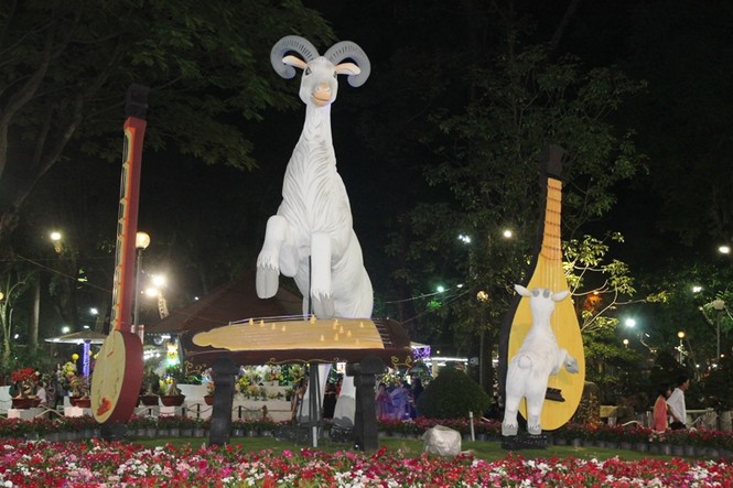 Người Sài Gòn hào hứng đi Hội hoa xuân - ảnh 3