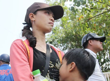 Dân Đà Nẵng xếp hàng vào tiễn biệt ông Nguyễn Bá Thanh - ảnh 2