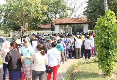 Dân Đà Nẵng xếp hàng vào tiễn biệt ông Nguyễn Bá Thanh - ảnh 6