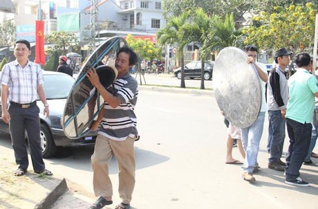 Dân Đà Nẵng xếp hàng vào tiễn biệt ông Nguyễn Bá Thanh - ảnh 7