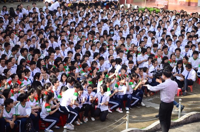 'Bổng lộc' chốn học đường, nên hay không? - ảnh 1