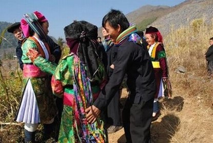 Những phong tục Tết kỳ lạ