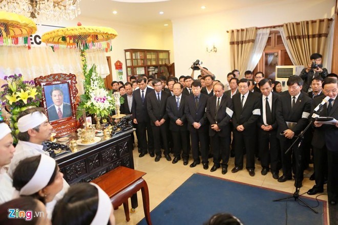 Lệ tuôn trào trong lễ truy điệu ông Nguyễn Bá Thanh - ảnh 4