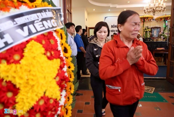 Lệ tuôn trào trong lễ truy điệu ông Nguyễn Bá Thanh - ảnh 10