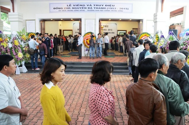 Lệ tuôn trào trong lễ truy điệu ông Nguyễn Bá Thanh - ảnh 9