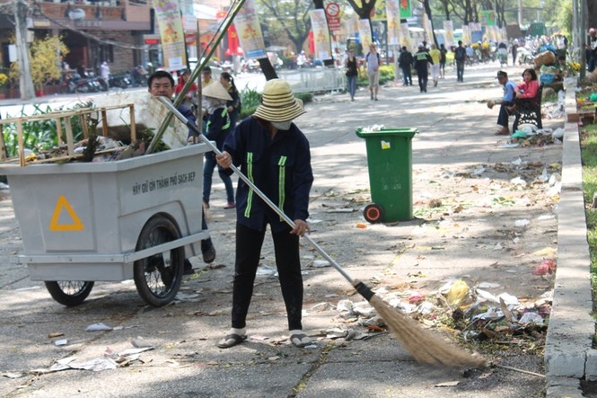 Tất bật cho Sài Gòn sạch đẹp đón giao thừa - ảnh 5