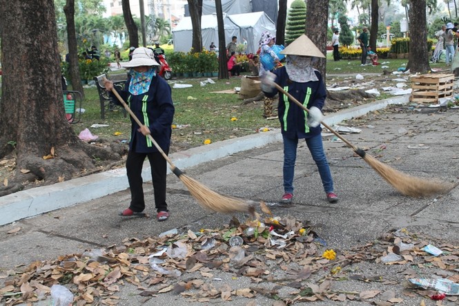 Tất bật cho Sài Gòn sạch đẹp đón giao thừa - ảnh 7