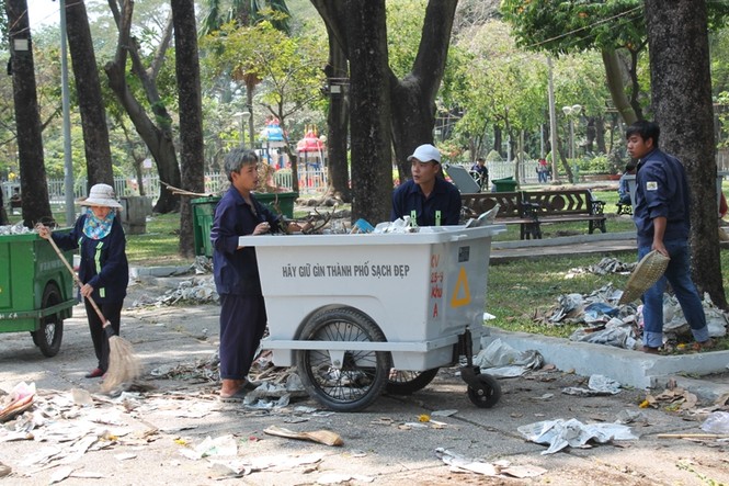 Tất bật cho Sài Gòn sạch đẹp đón giao thừa - ảnh 8