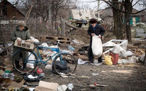 Ukraine ngày càng rối ren sau một năm chính biến - ảnh 2