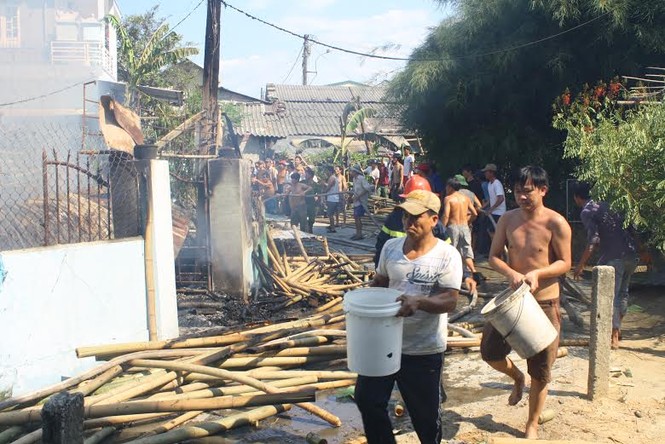 Chập điện, xưởng mây tre bị thiêu rụi - ảnh 1