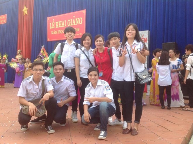 Tranh luận nóng vụ giáo viên xăm hình quyết không xóa - ảnh 1