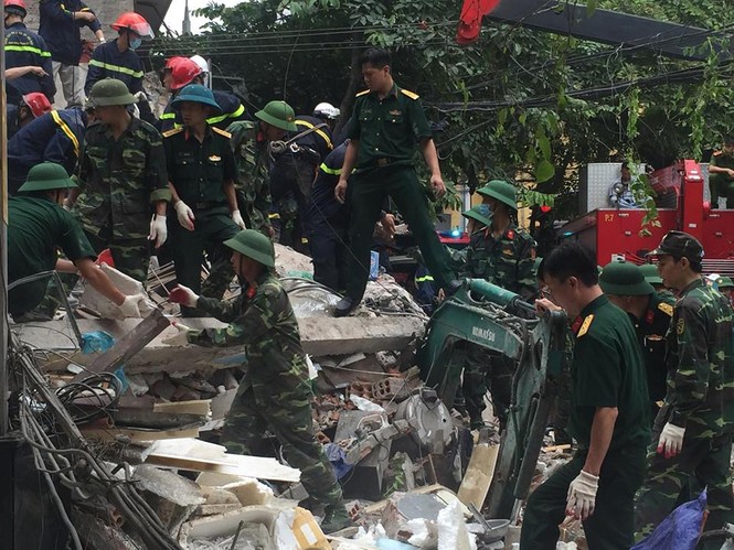 Hà Nội: Sập nhà 3 tầng, 2 người tử vong - ảnh 9