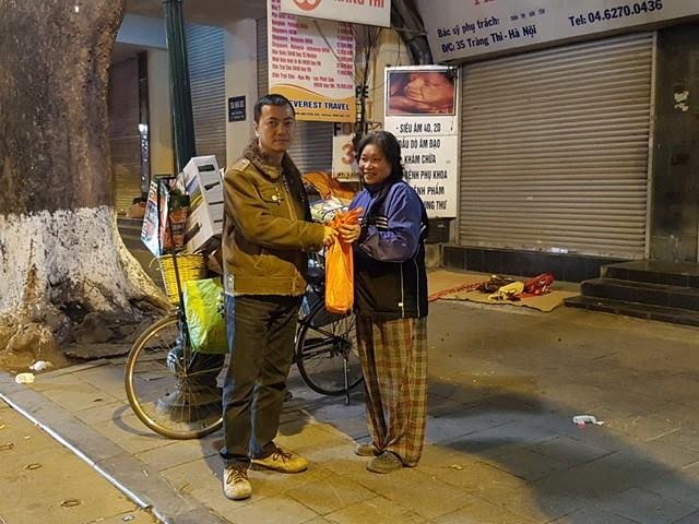 Giới trẻ mang Tết ấm đến người vô gia cư ở Hà Nội - ảnh 5