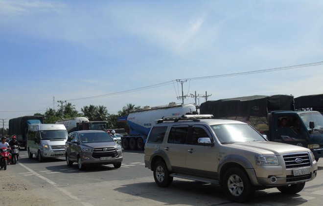 “Vắng bóng” công an trong sáng BOT Cai Lậy thu phí trở lại - ảnh 3