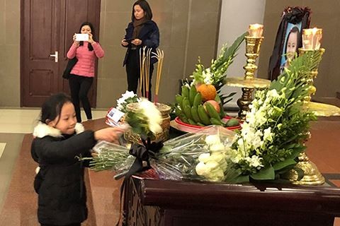 Xúc động các bạn nhỏ tới viếng Hải An - cô bé có trái tim nhân hậu - ảnh 2