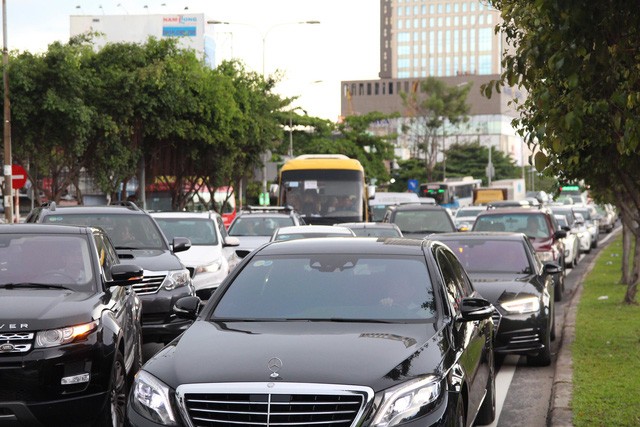 Xe lật nghiêng, tài xế nhất quyết không đo nồng độ cồn vì chưa tông ai - ảnh 2